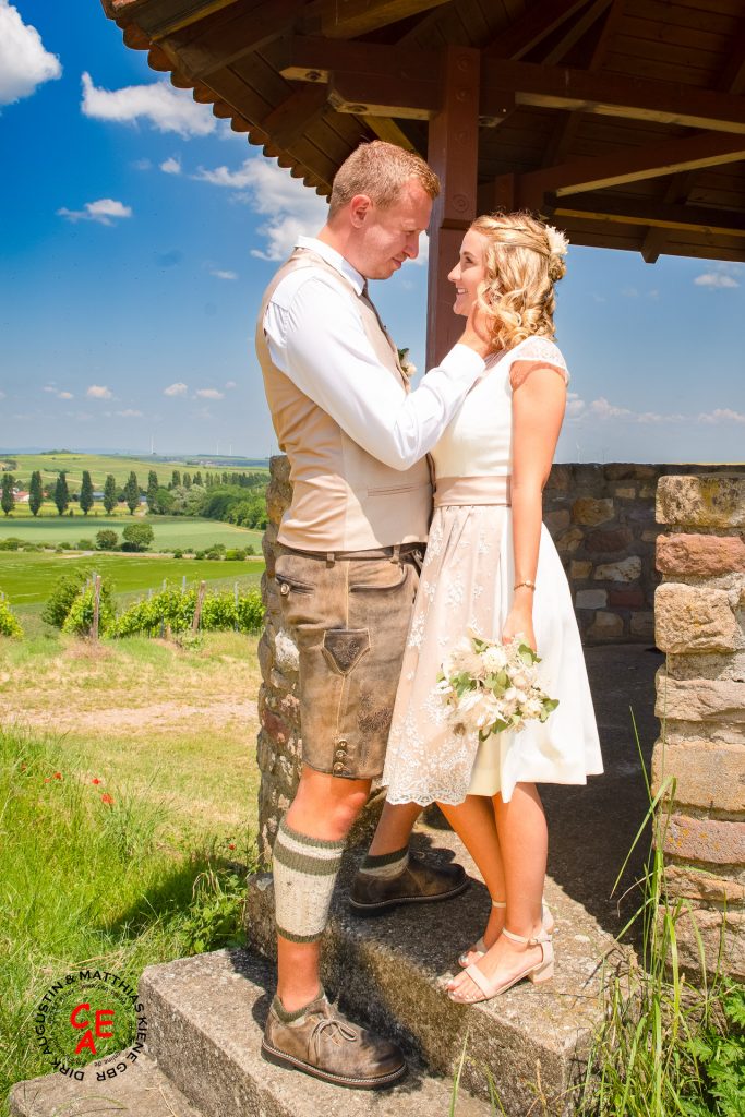 Bild eines Hochzeitpaares in Tracht.