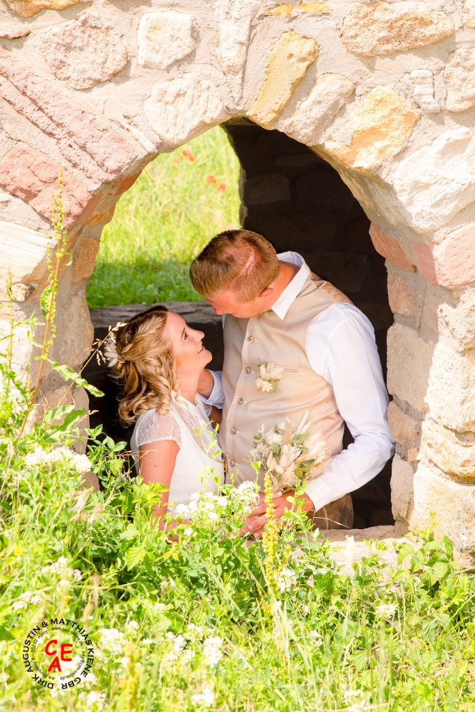 Bild eines Hochzeitpaares in Tracht.